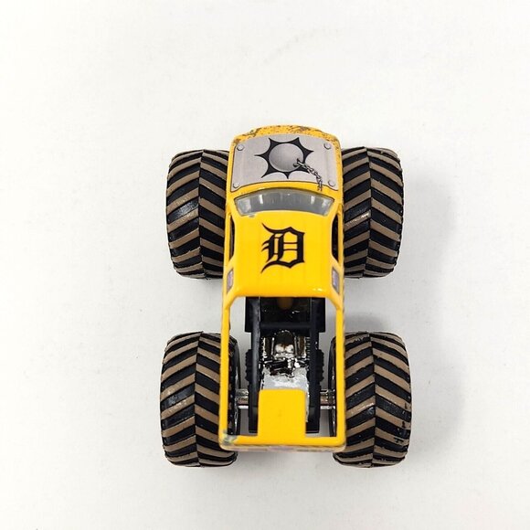 2014 Hot Wheels Monster Jam WRECKING CREW Monster Truck 1:64 Mud Treads (re16) - Picture 5 of 7